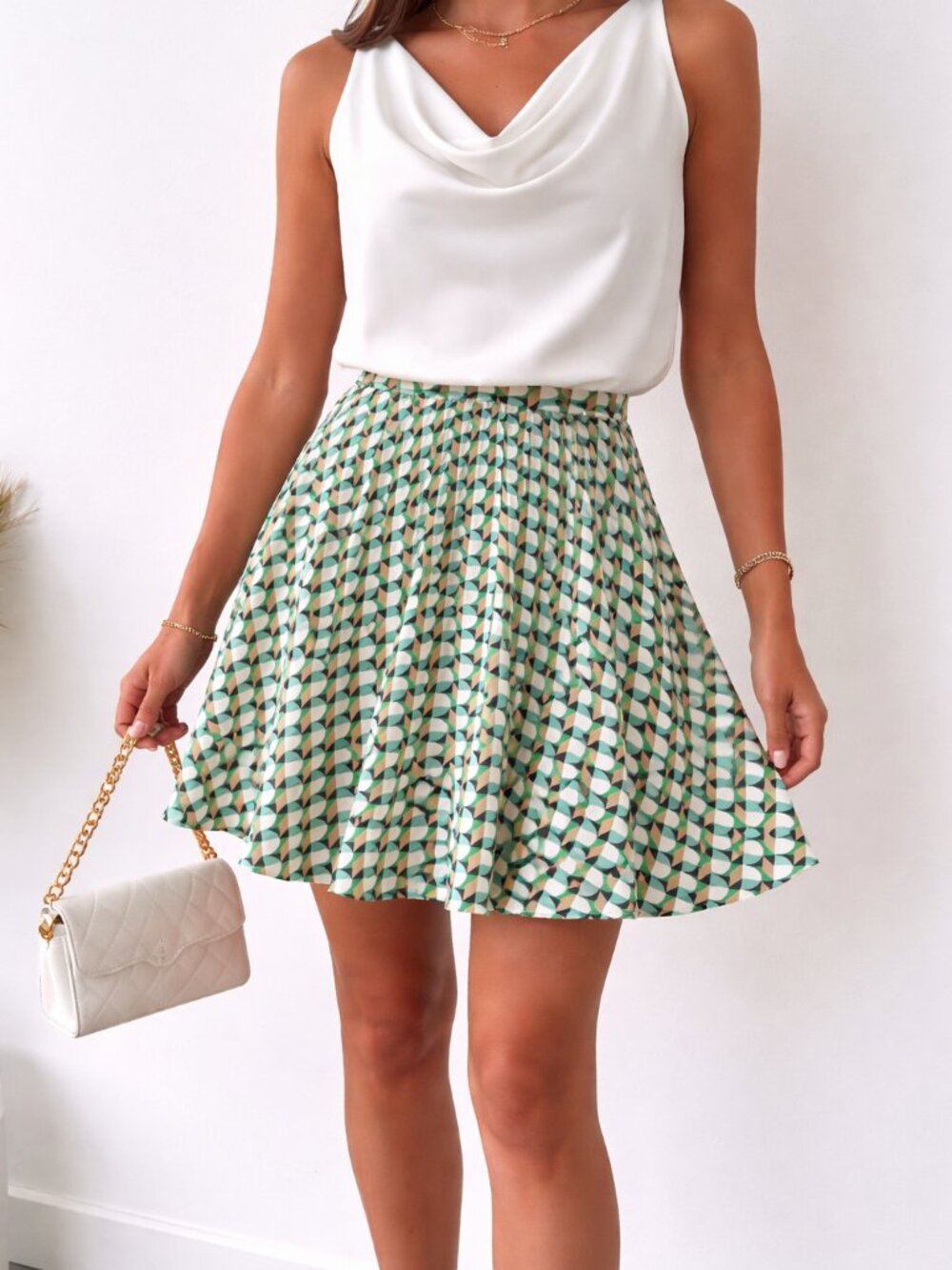 ON 34th Geometric Pleated Mini Skirt Size 6 Green White Retro Chic lined pull on - Picture 1 of 7